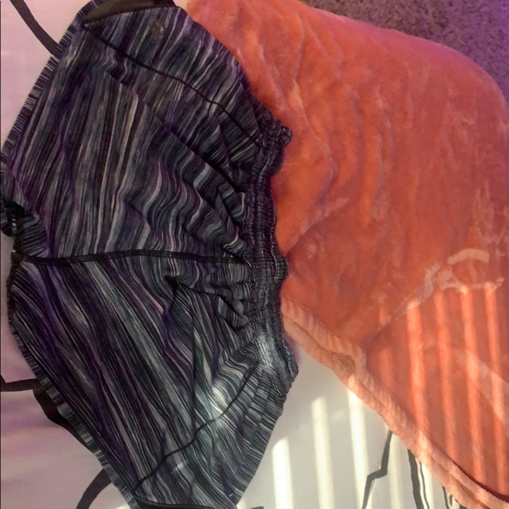 lulu lemon shorts !!